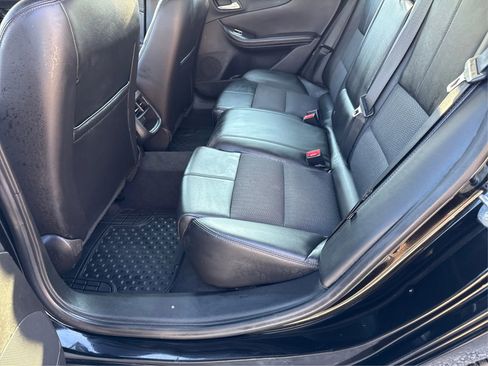 Used 2017 Chevrolet Impala LT w/ Convenience Package image 11