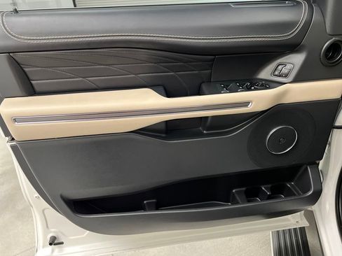 Used 2023 Ford Expedition Max Platinum image 11