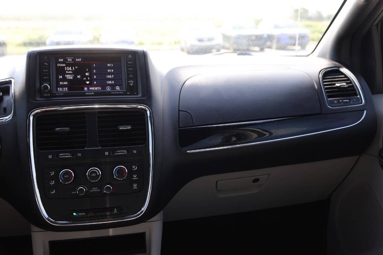 Used 2017 Dodge Grand Caravan SXT FWD image 26