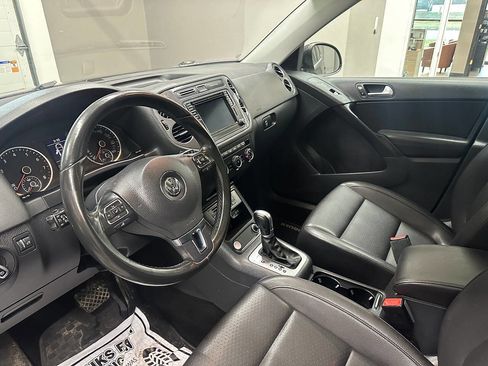 Used 2016 Volkswagen Tiguan SE image 14