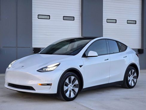 Used 2021 Tesla Model Y Long Range image 4