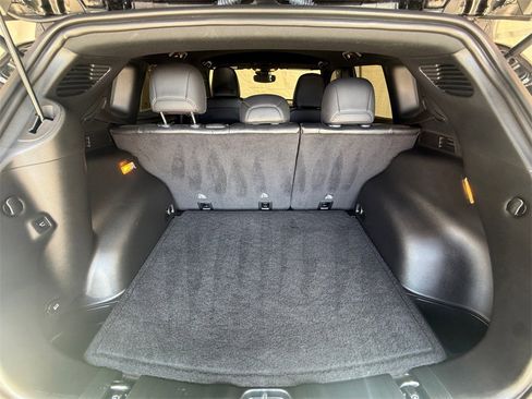 Used 2023 Jeep Compass Latitude w/ Convenience Group image 19