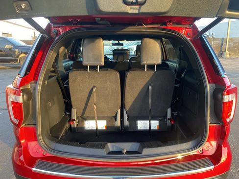 Used 2018 Ford Explorer XLT w/ Equipment Group 202A image 12