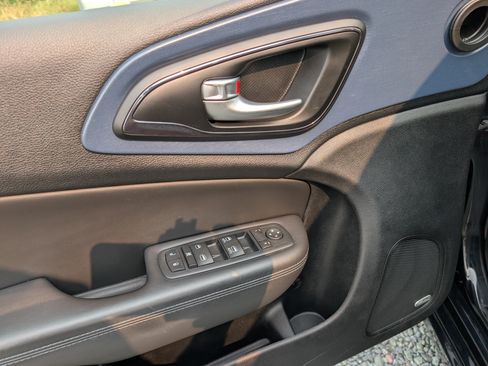 Used 2015 Chrysler 200 S w/ Navigation & Sound Group I FWD image 18