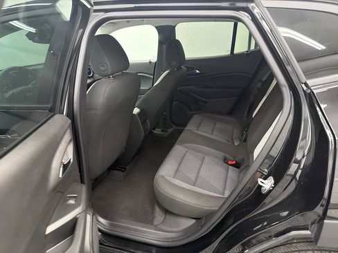 Used 2025 Chevrolet Trax LS FWD image 21