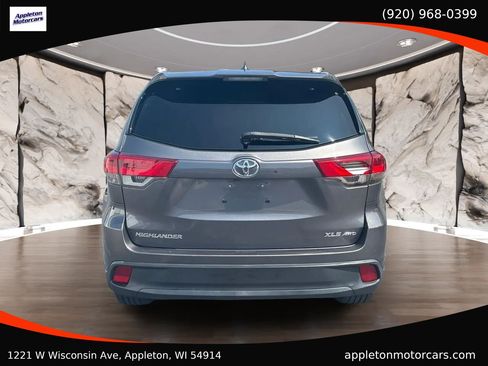 Used 2018 Toyota Highlander XLE AWD/4WD image 6