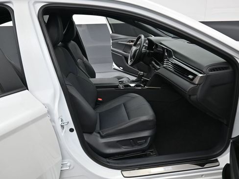 Used 2025 Toyota Camry XSE image 34