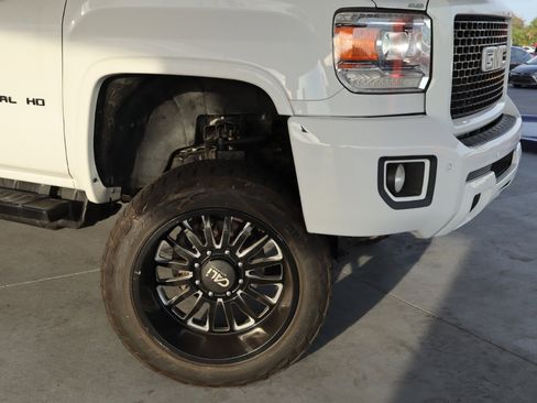 Used 2017 GMC Sierra 3500 Denali w/ Duramax Plus Package image 4
