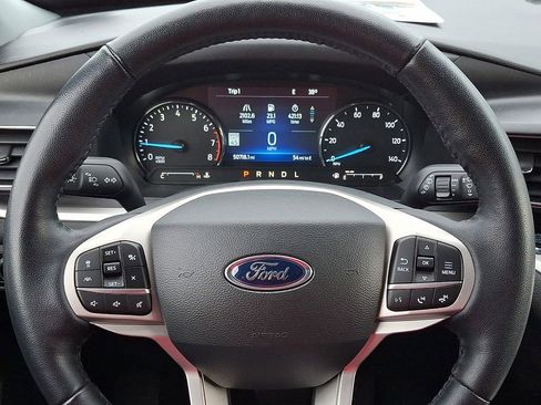Used 2022 Ford Explorer XLT w/ Equipment Group 202A image 19