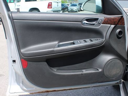 Used 2013 Chevrolet Impala LT w/ LT Sunroof Package FWD image 10