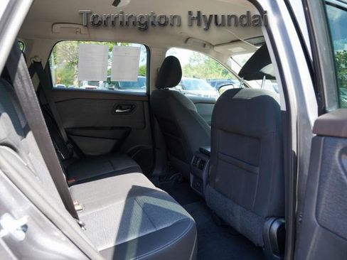 Used 2022 Nissan Rogue SV image 11