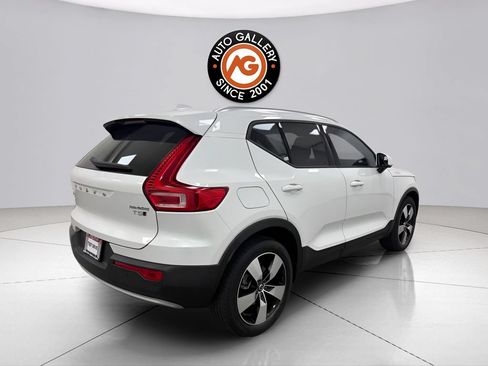 Used 2021 Volvo XC40 T5 Momentum w/ Premium Package AWD/4WD image 3