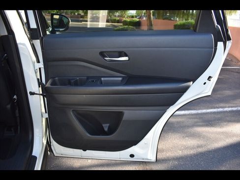 Used 2022 Nissan Pathfinder SV w/ SV Premium Package FWD image 29