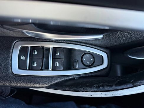 Used 2018 BMW 320i 320i Sedan 4D image 25