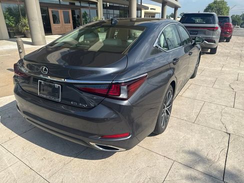 Used 2025 Lexus ES 350 w/ Premium Package FWD image 3