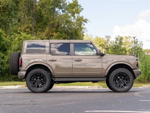 Used 2025 Ford Bronco Outer Banks AWD/4WD image 5