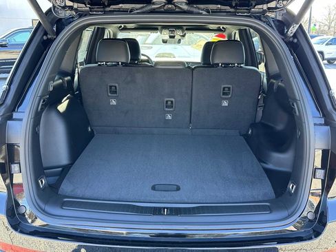 New 2025 Jeep Grand Cherokee Altitude image 18