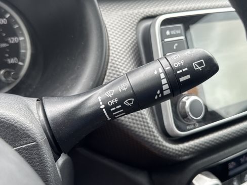 Used 2018 Nissan Kicks SV FWD image 17