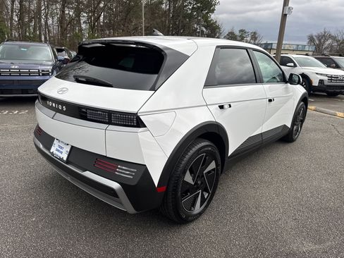 New 2025 Hyundai Ioniq 5 SE image 8