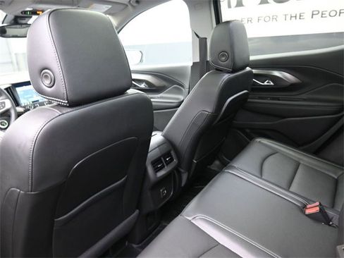 Used 2023 GMC Terrain SLT w/ Infotainment Package II image 23