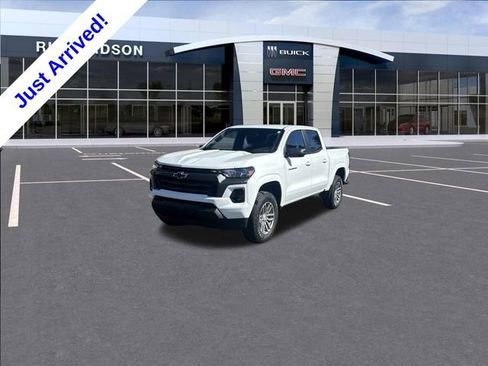 Used 2024 Chevrolet Colorado LT w/ LT Convenience Package II RWD image 2