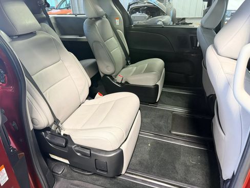 Used 2015 Toyota Sienna Limited Premium w/ Advanced Technology Package FWD image 13