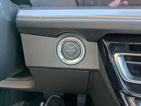 Used 2025 Chevrolet Traverse LT AWD/4WD image 30