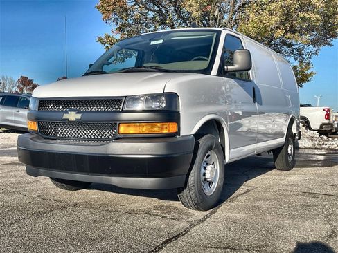 New 2025 Chevrolet Express 2500 Work Van image 4