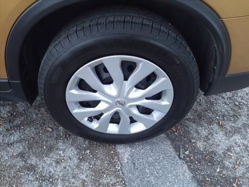 Used 2015 Nissan Rogue SV FWD image 9