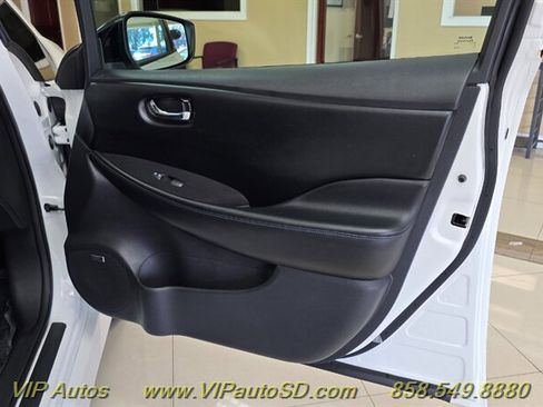Used 2018 Nissan Leaf SL w/ SL Technology Package FWD image 12