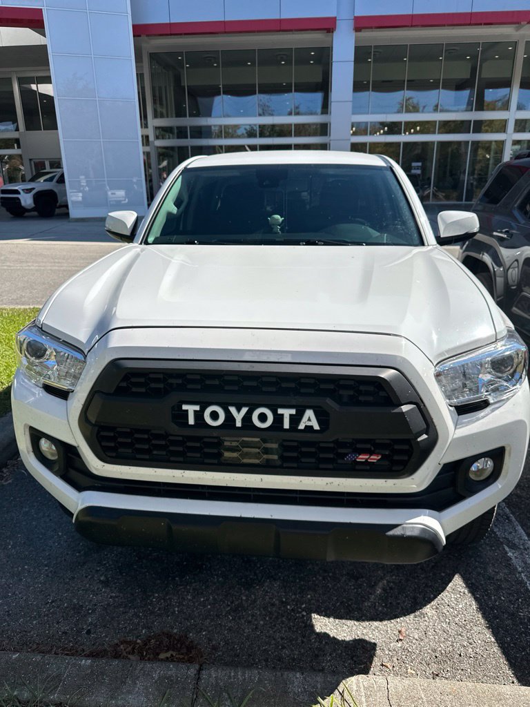 Used 2023 Toyota Tacoma SR5 w/ Technology Package AWD/4WD image 1