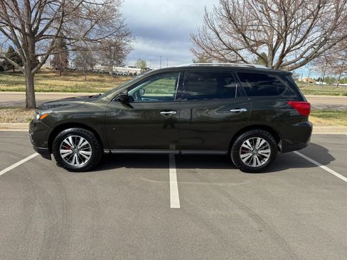 Used 2017 Nissan Pathfinder SL image 2