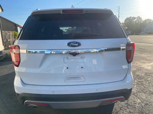 Used 2017 Ford Explorer XLT w/ Equipment Group 201A FWD image 6