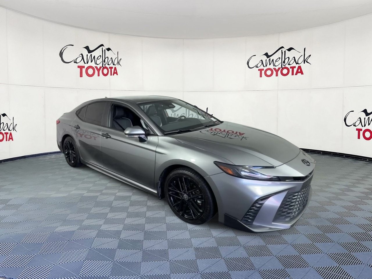 Used 2025 Toyota Camry SE FWD image 5