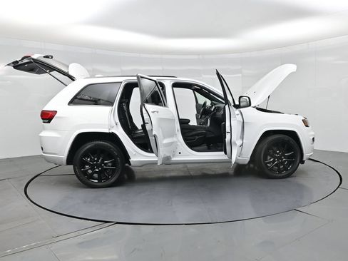 Used 2021 Jeep Grand Cherokee Laredo X AWD/4WD image 3