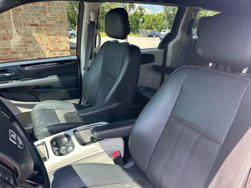 Used 2020 Dodge Grand Caravan SXT FWD image 20