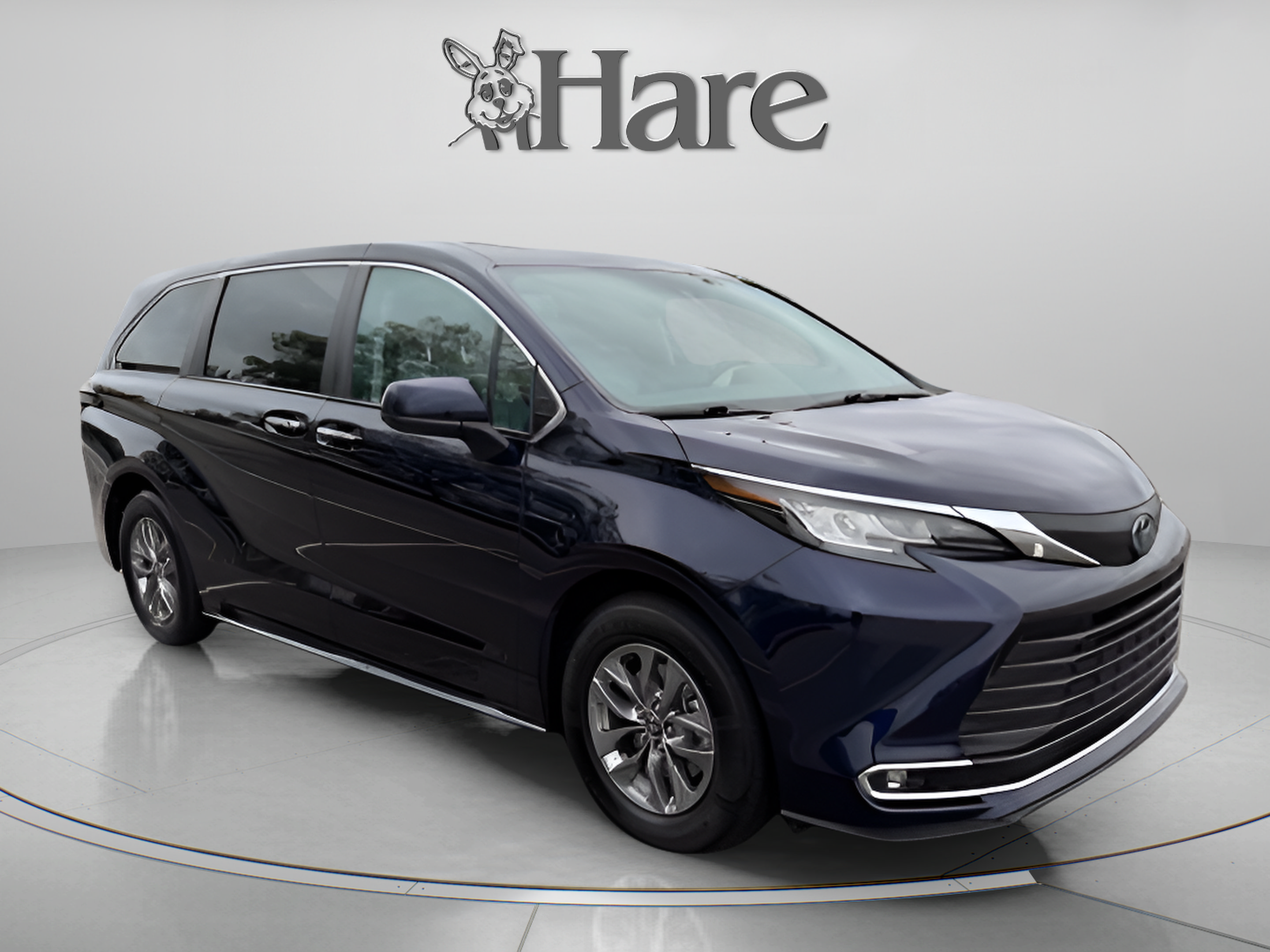Used 2023 Toyota Sienna XLE AWD/4WD image 7