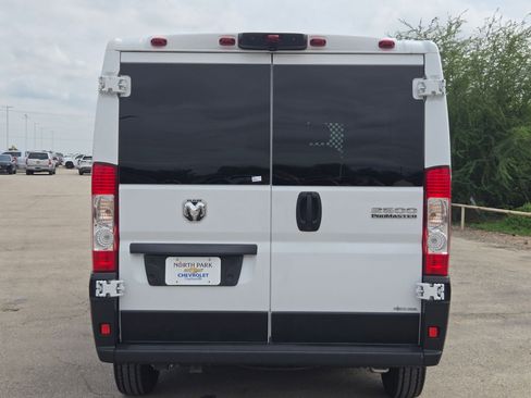 Used 2025 RAM ProMaster 2500 w/ U-Haul Equipment Group FWD image 4