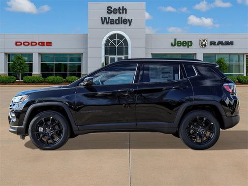 New 2026 Jeep Compass Latitude image 4
