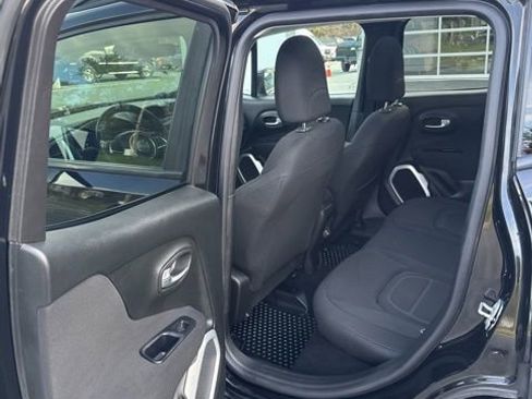 Used 2018 Jeep Renegade Latitude w/ Cold Weather Group AWD/4WD image 20