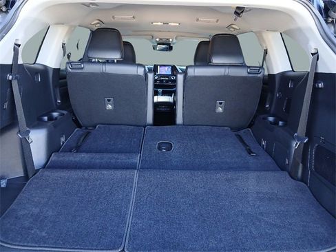 Certified 2023 Toyota Highlander XLE image 46