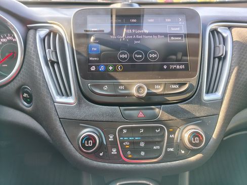 Used 2019 Chevrolet Malibu LT w/ LT True North Edition FWD image 3