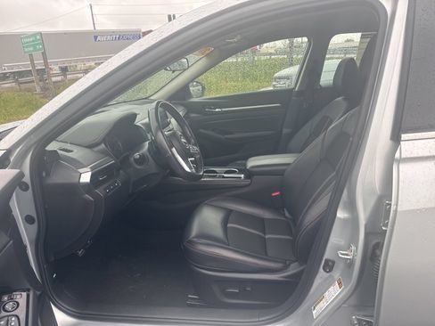 Used 2024 Nissan Altima 2.5 SR FWD image 16