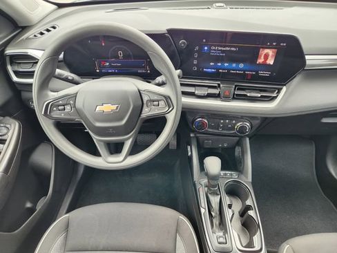 Used 2025 Chevrolet TrailBlazer LT AWD/4WD image 27