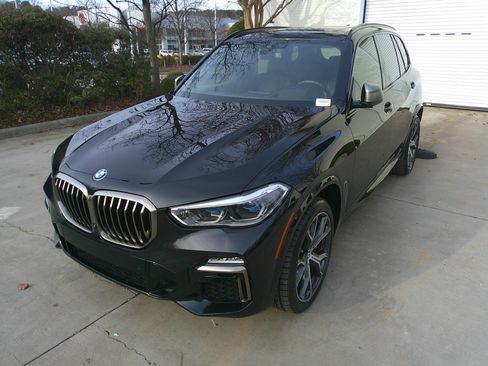 Used 2020 BMW X5 M50i w/ Executive Package image 6