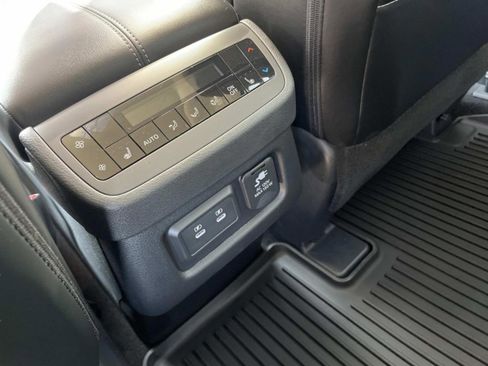 New 2026 Nissan Pathfinder Platinum FWD image 9