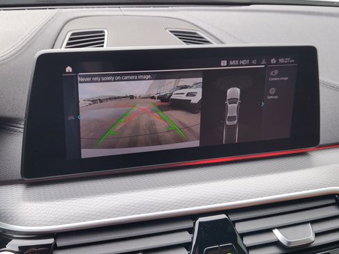 Used 2020 BMW 530e w/ M Sport Package image 18