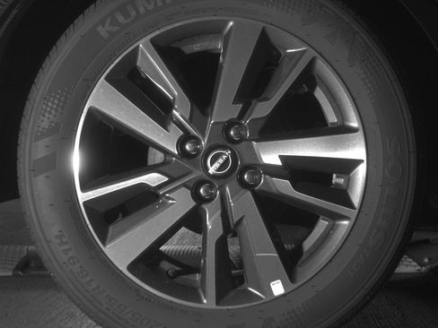 Used 2025 Nissan Versa SV image 15