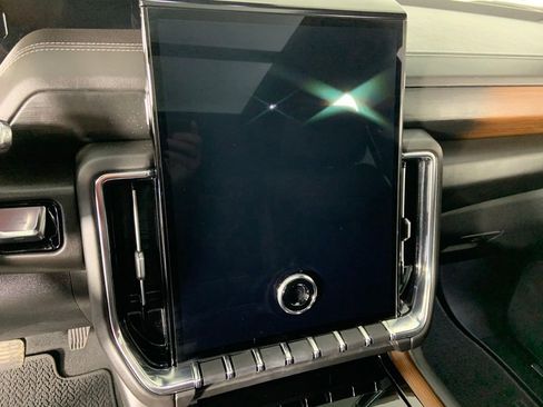 Used 2025 GMC Yukon Denali w/ Sun & Power Step Package image 28