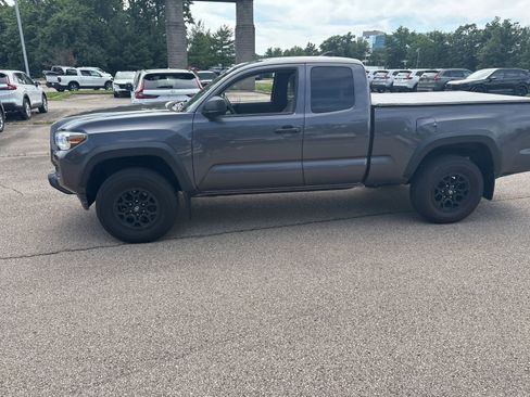 Used 2019 Toyota Tacoma SR w/ SX Package RWD image 11
